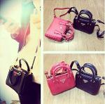 Prada saffiano mini 